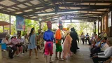 Representación del sainete ante el público, bajo el techo del Parque Vivo