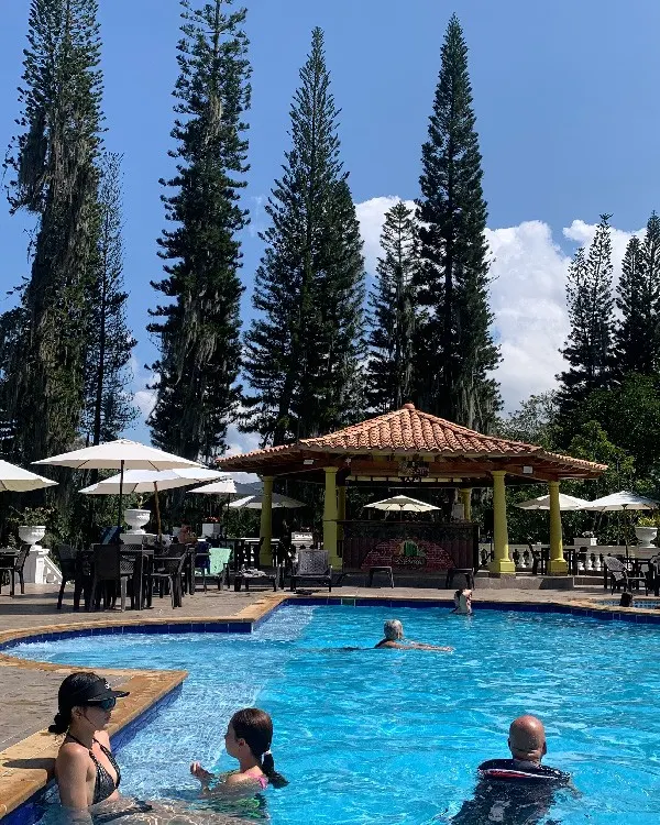 Pasadía · Los Pinos Finca Hotel