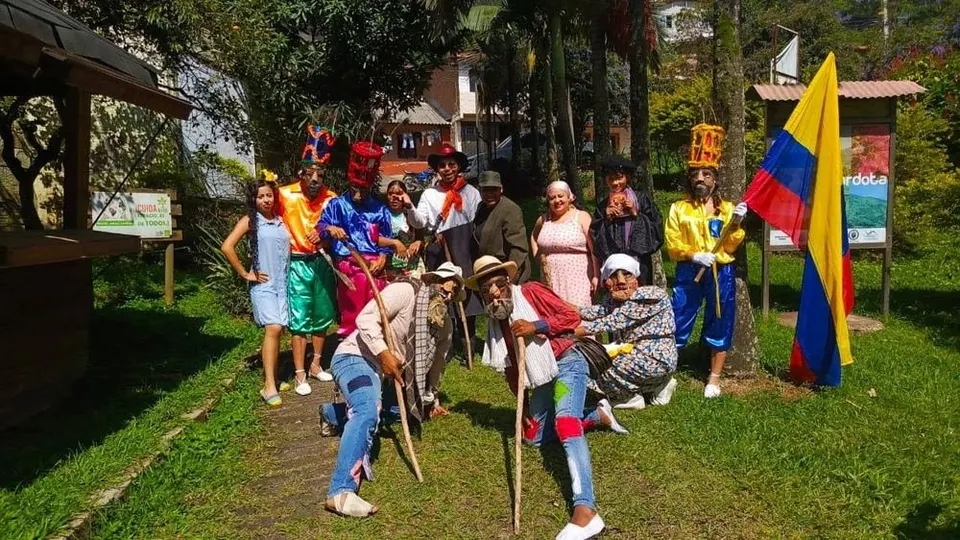 Parque Vivo El Sainete: camino ancestral, petroglifos y sainete en 7 horas